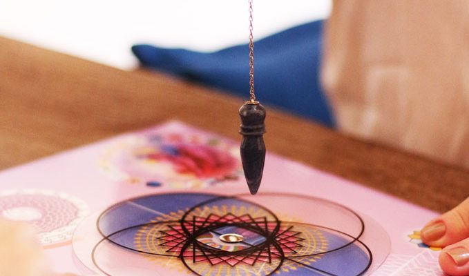 mesa radionica terapia integrativa holistica psicanalise taro hipnose vidas passadas apometria registros akashicos